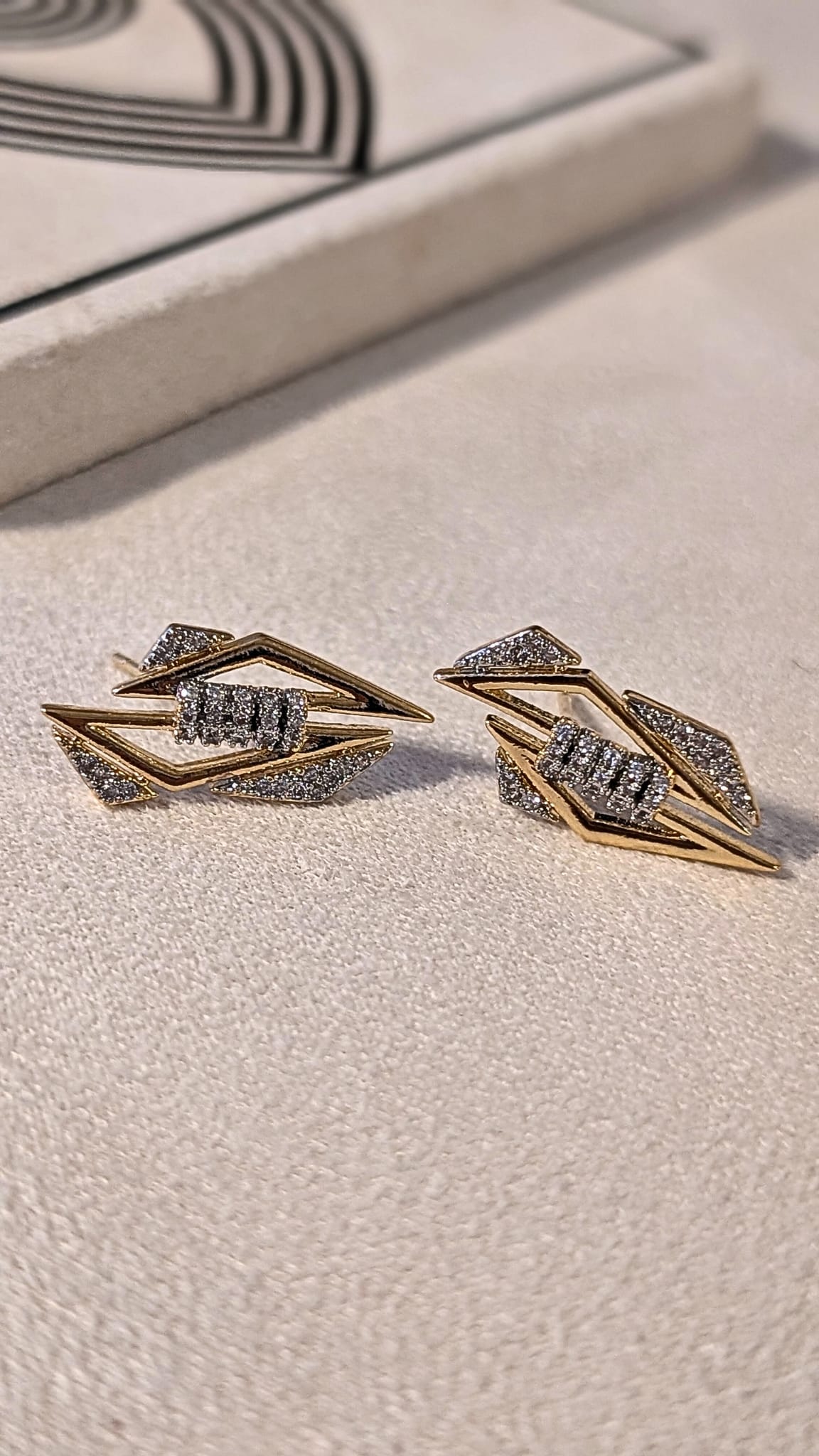 Glow Series - Asimetrik Taşlı Minimal Küpe (KOD-400)