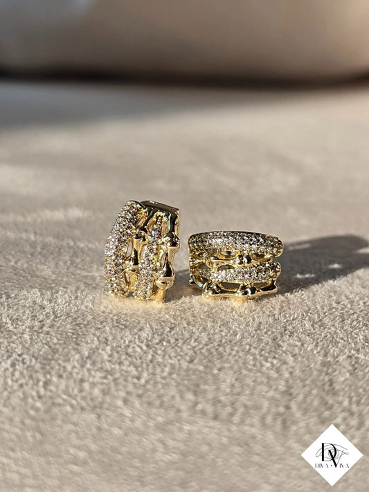 Vela - Kemik Tasarım Zirkon Detaylı Küpe (KOD-302)