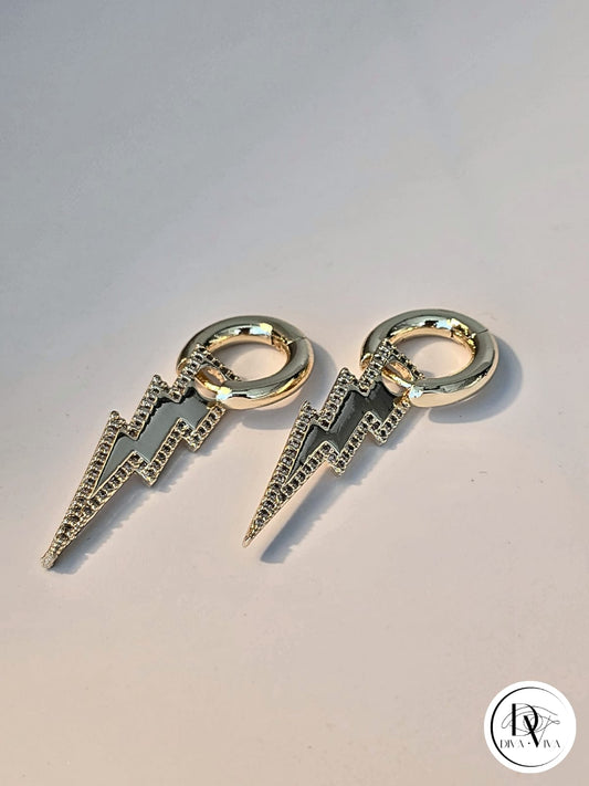 Glow Earrings – Gold Kaplama Taş Detaylı Küpe (KOD-360)
