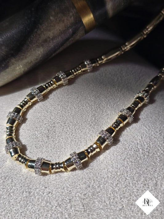 Elara - Silindir Zirkon Detaylı Kolye (KOD-300)