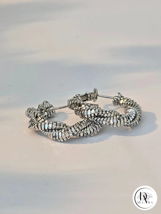 Glow Earrings – Işıltılı Burgu Küpe (KOD-363)