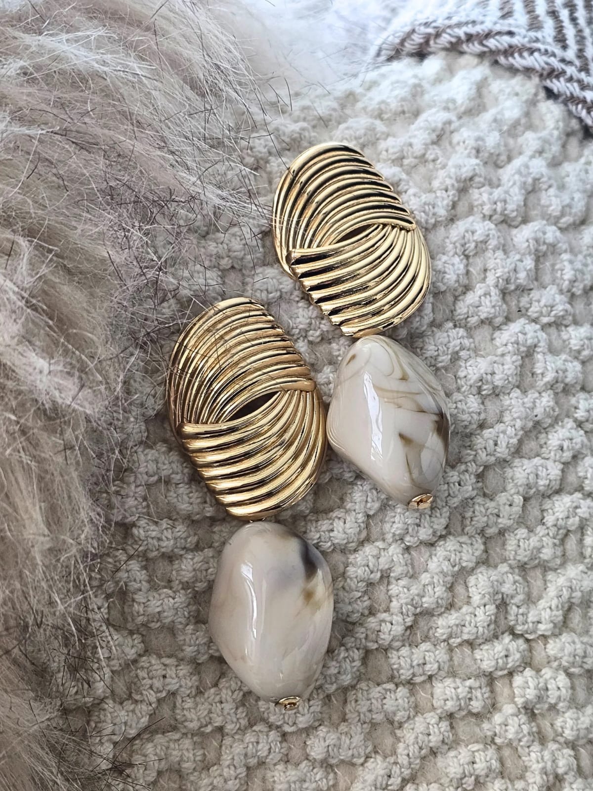 Wave Bold – Büyük Doğal Taş Detay Küpe (KOD-398)