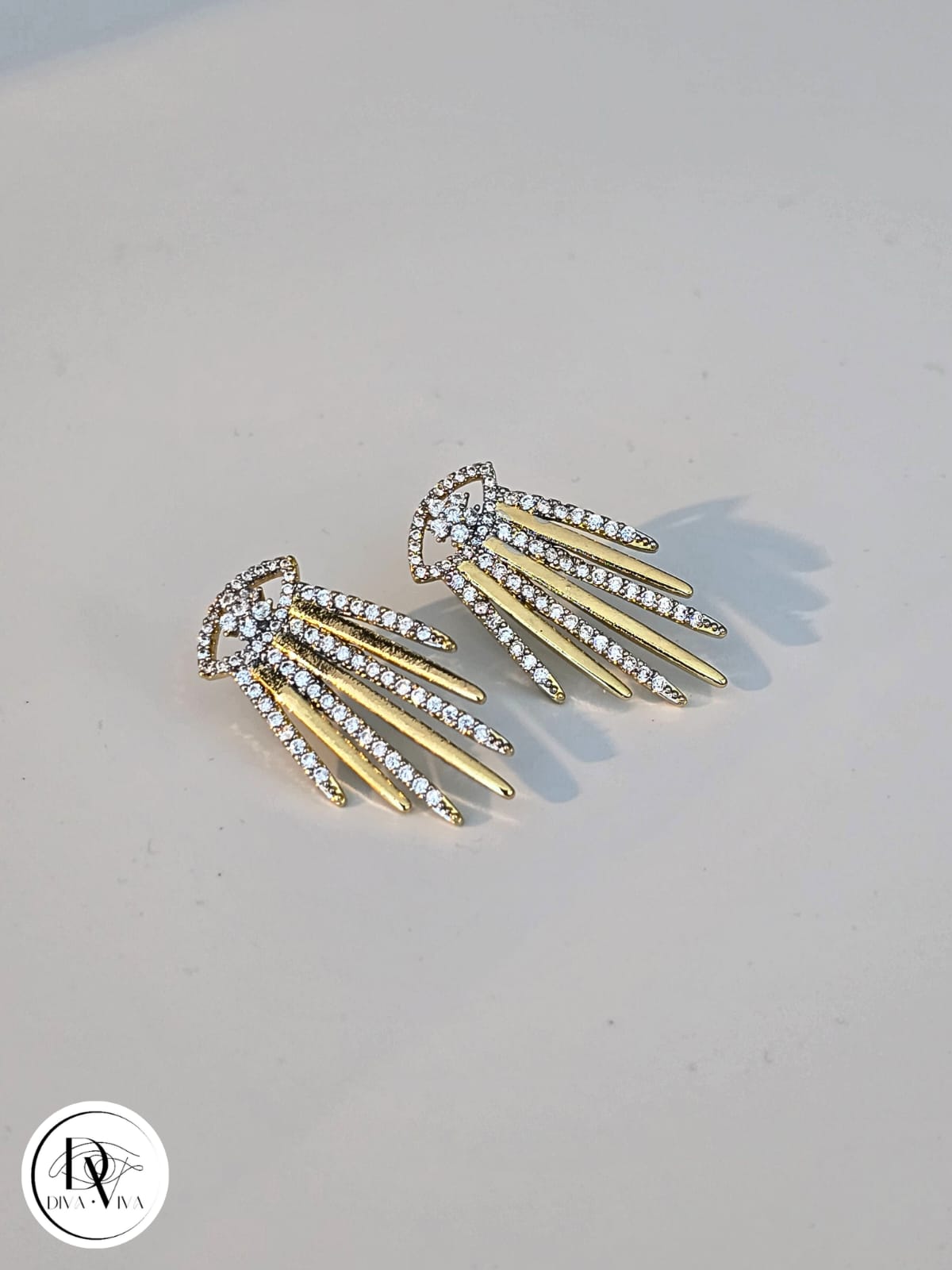 Glow Earrings – Gold Kaplama Taşlı Göz Detaylı Küpe (KOD-330)