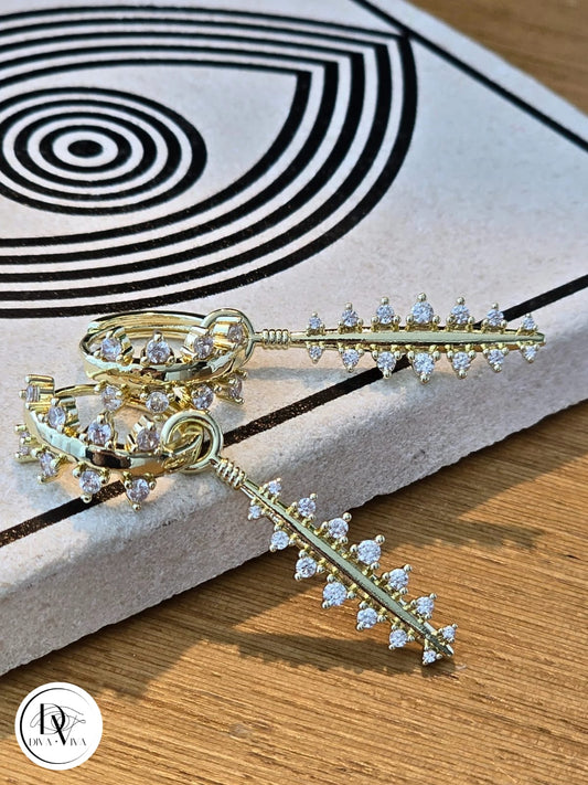 Glow Earrings – Gold Kaplama Zirkon Detaylı Sallantılı Küpe (KOD-313)