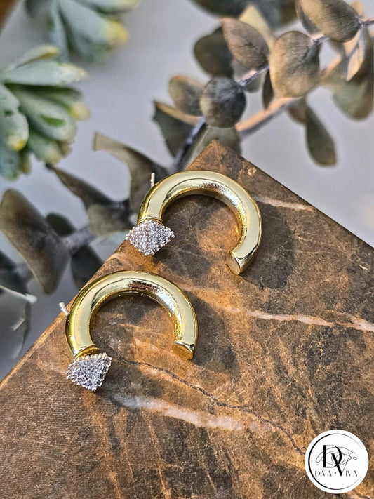 Glow Earrings – Gold Kaplama Taş Detaylı Küpe (KOD-328)