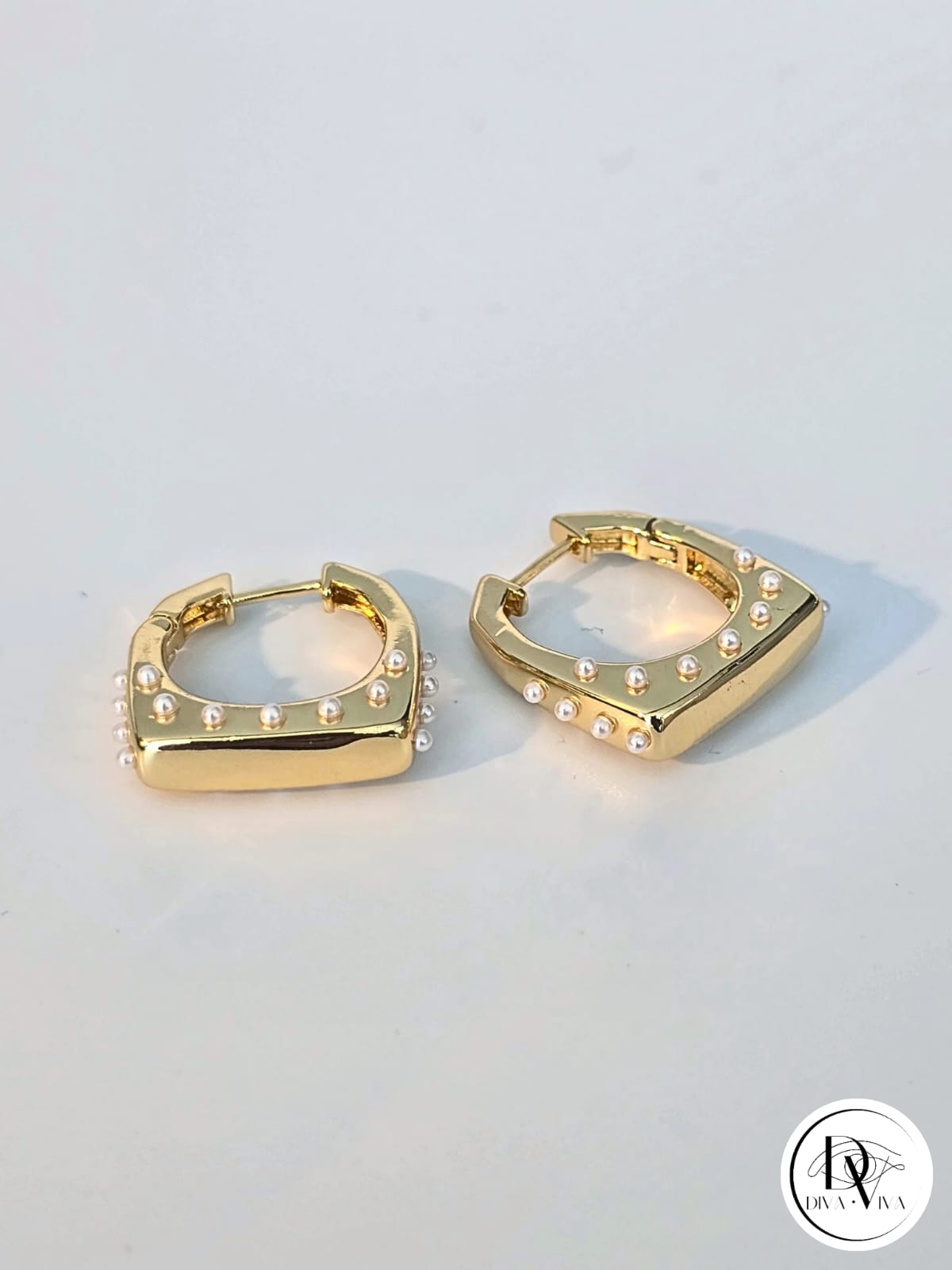 Glow Earrings – Gold Kaplama Mini İnci Detaylı Küpe (KOD-309)
