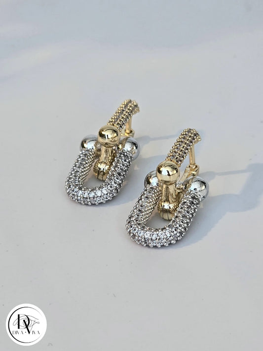 Glow Earrings – Gold Kaplama Taş Detaylı Küpe (KOD-359)