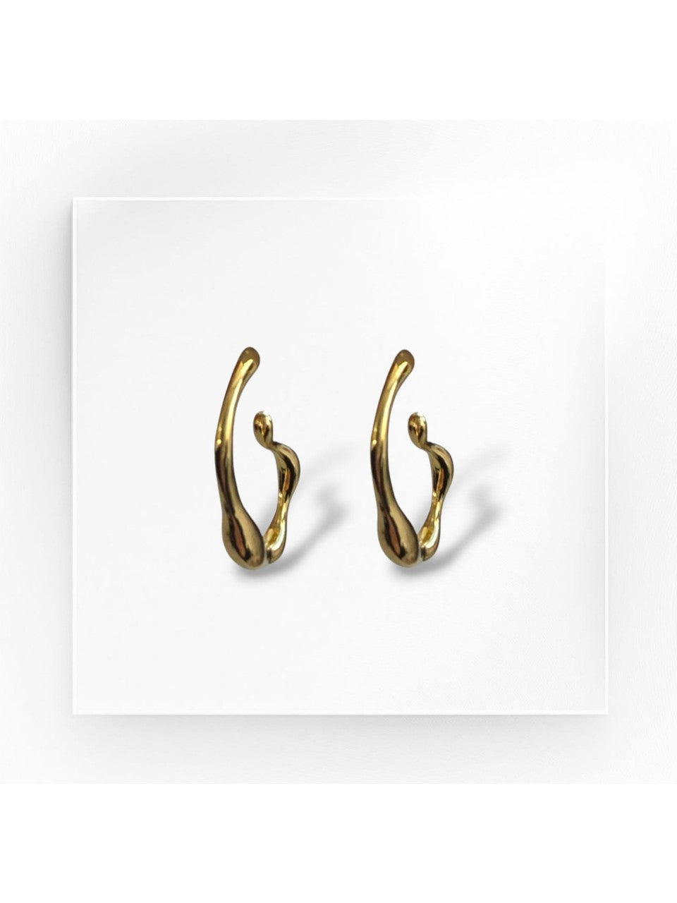 Premium Seri Kadın Dalgalı Çelik Küpe