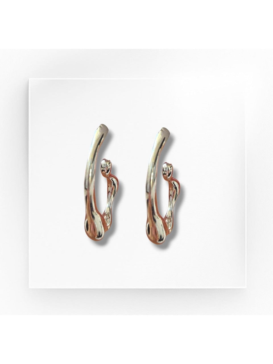 Premium Seri Kadın Dalgalı Çelik Küpe