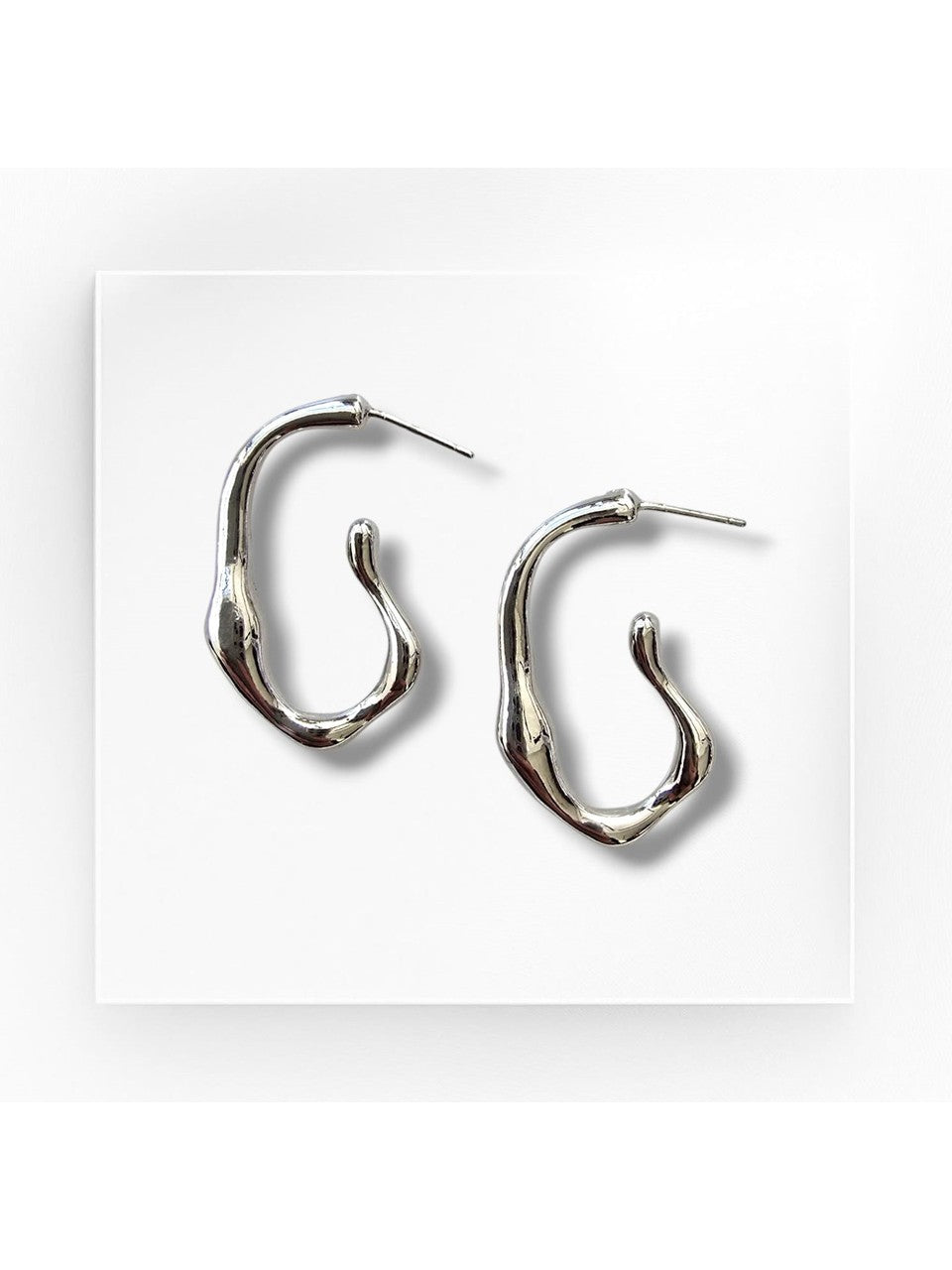 Premium Seri Kadın Dalgalı Çelik Küpe