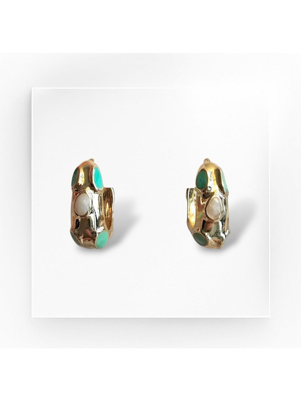 Premium Seri Kadın Dalgalı Mineli Halka Küpe  (KOD-9976)