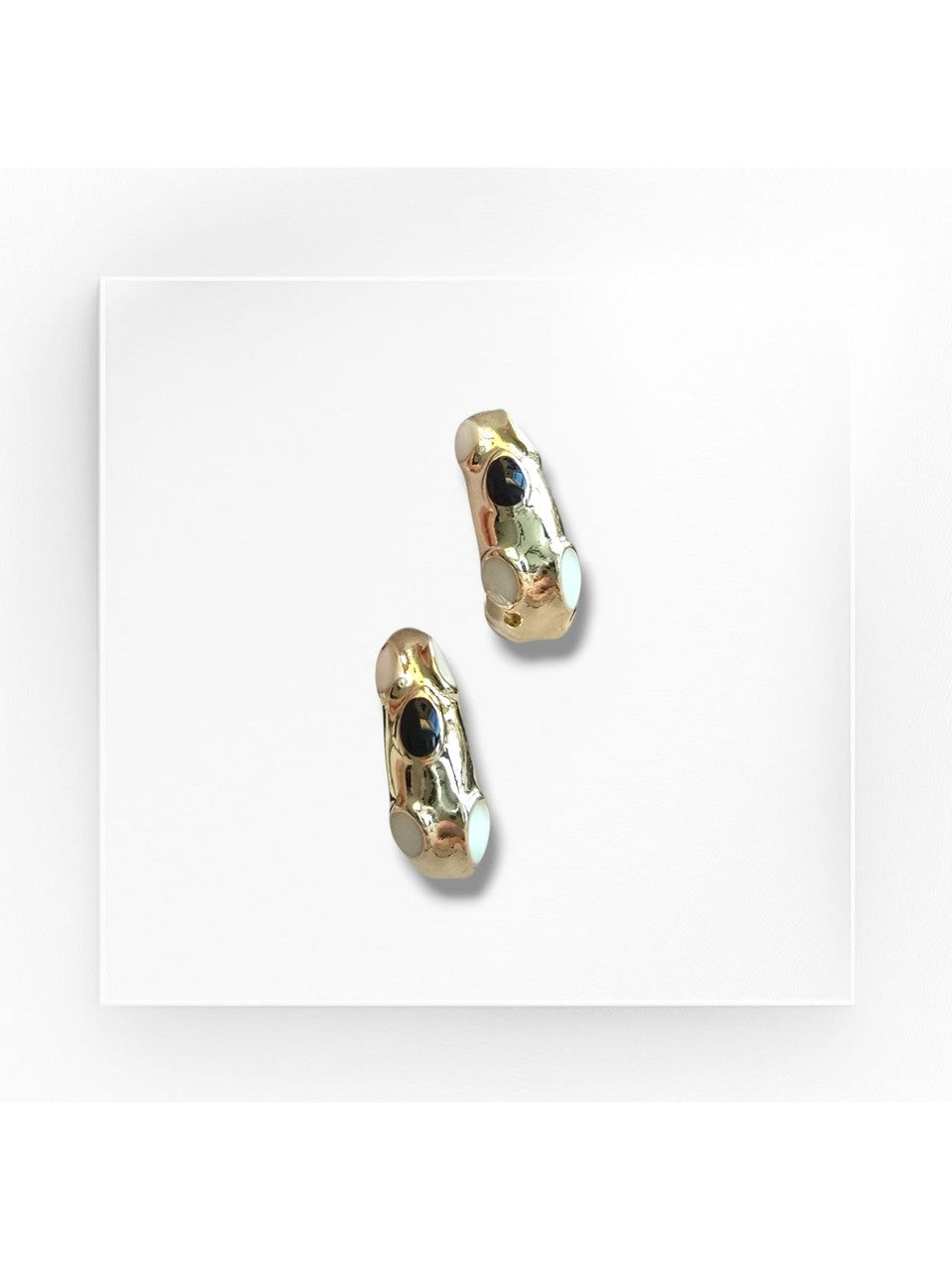 Premium Seri Kadın Dalgalı Mineli Halka Küpe  (KOD-9976)