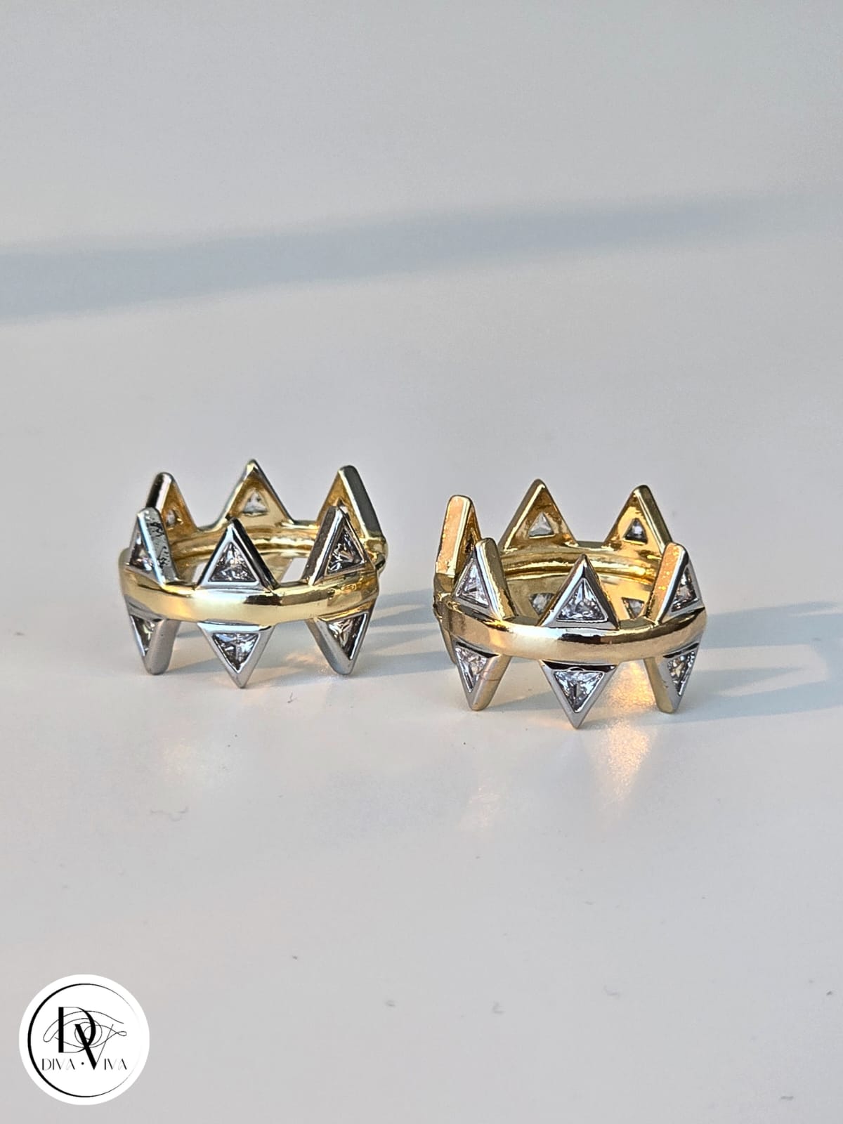 Glow Earrings – Gold Kaplama Taş Detaylı Küpe (KOD-329)