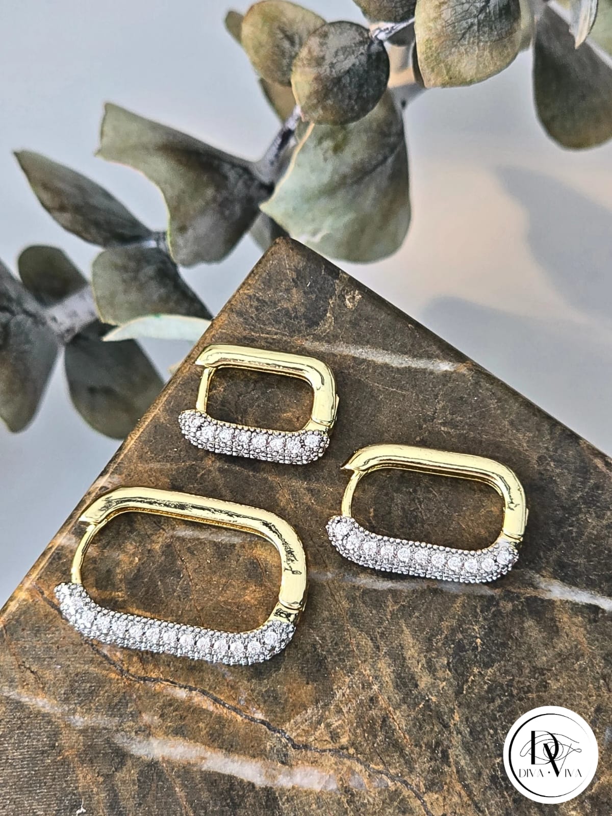 Glow Earrings – Gold Kaplama Taş Detaylı 3'lü Küpe Set (KOD-346)