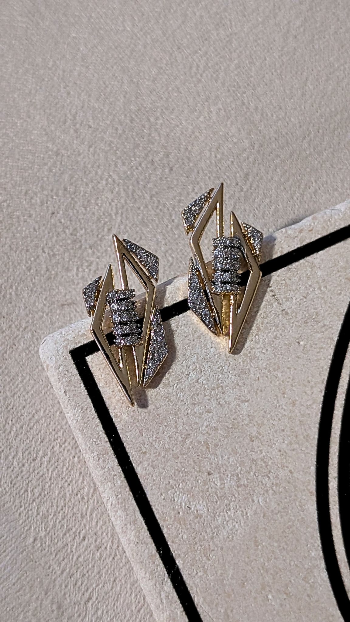 Glow Series - Asimetrik Taşlı Minimal Küpe (KOD-400)