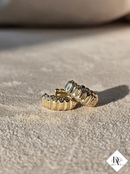 Glow Earrings – Gold Kaplama Zirkon Detaylı Küpe (KOD-303)