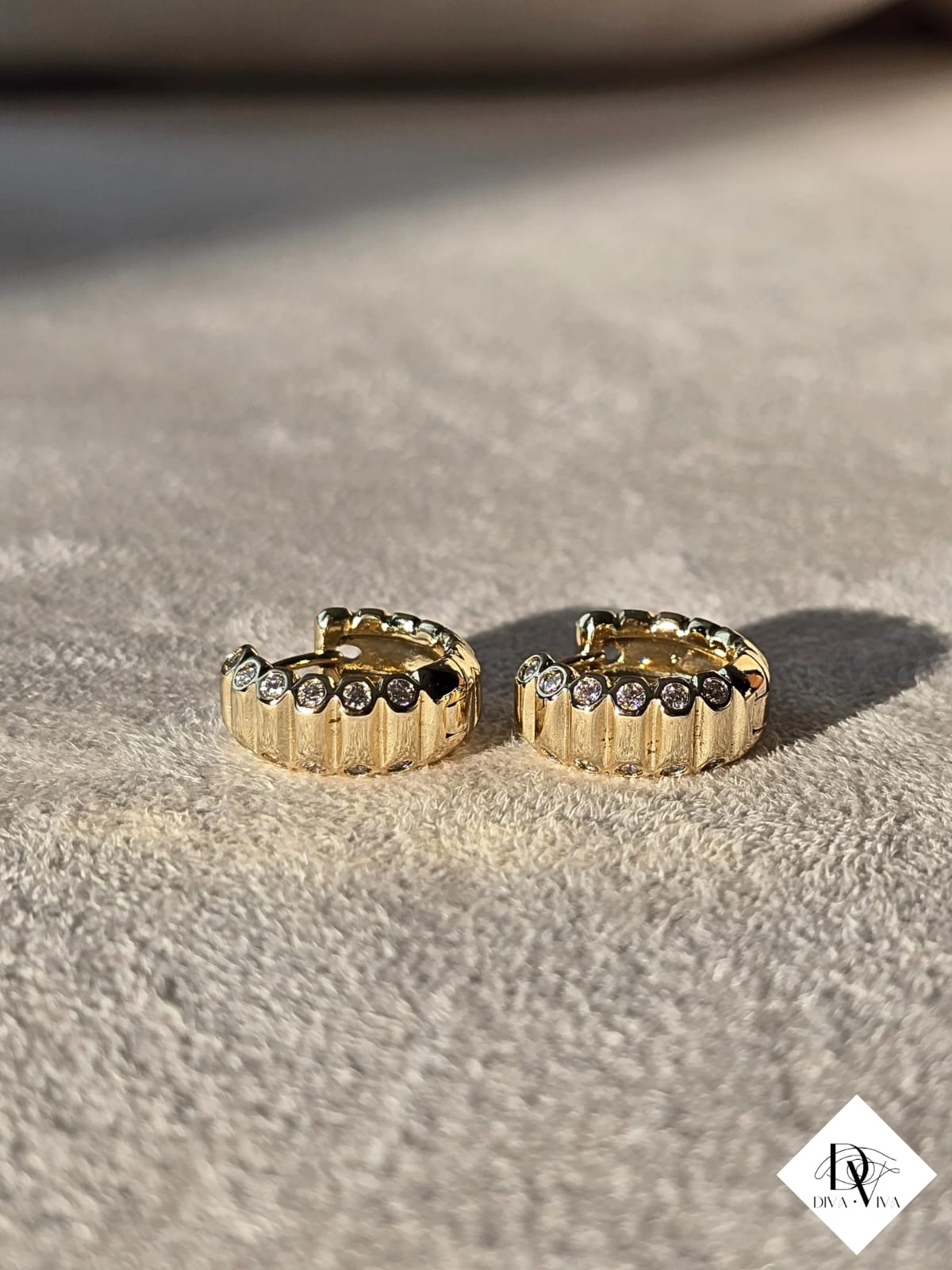 Glow Earrings – Gold Kaplama Zirkon Detaylı Küpe (KOD-303)