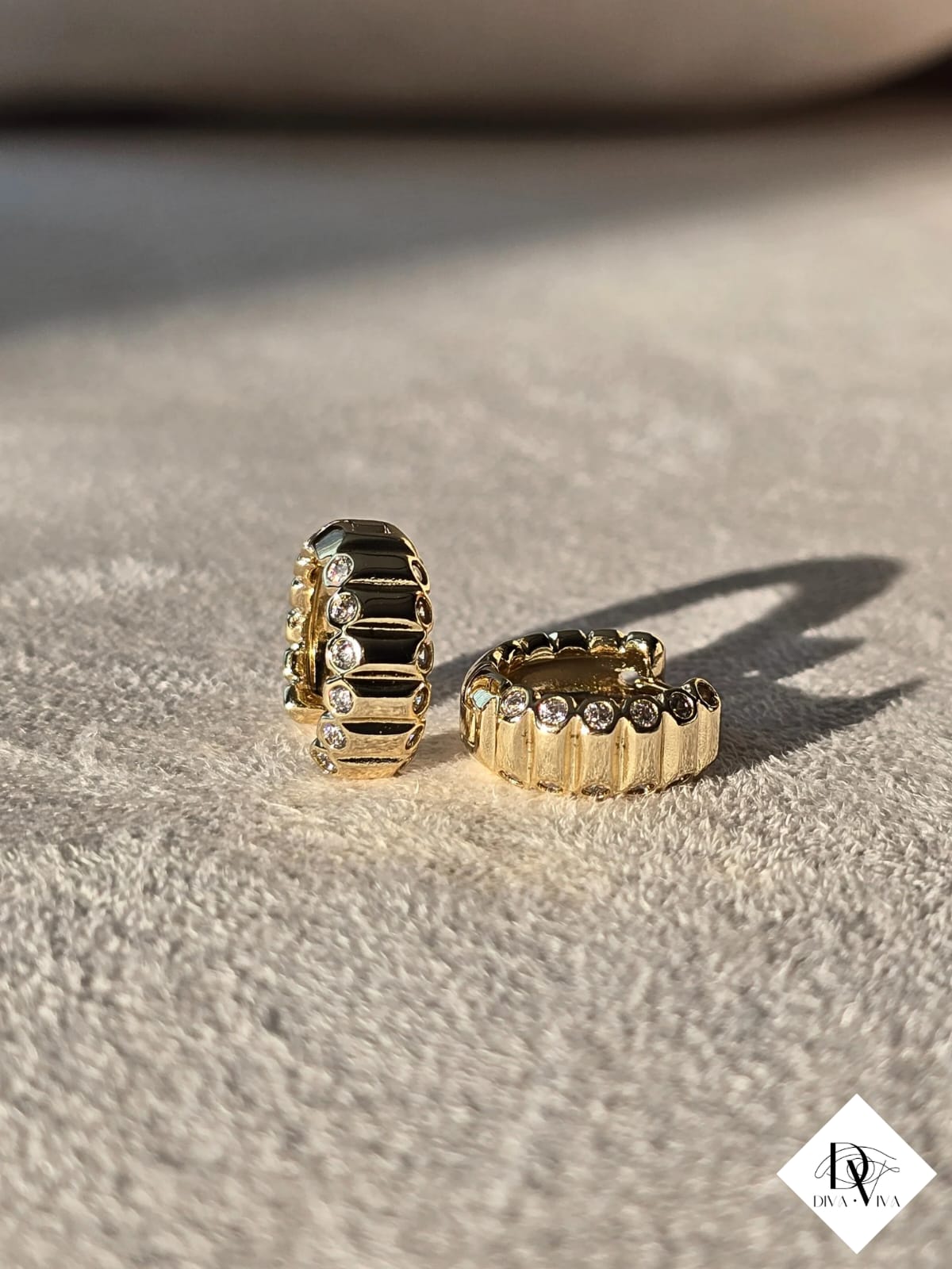 Glow Earrings – Gold Kaplama Zirkon Detaylı Küpe (KOD-303)