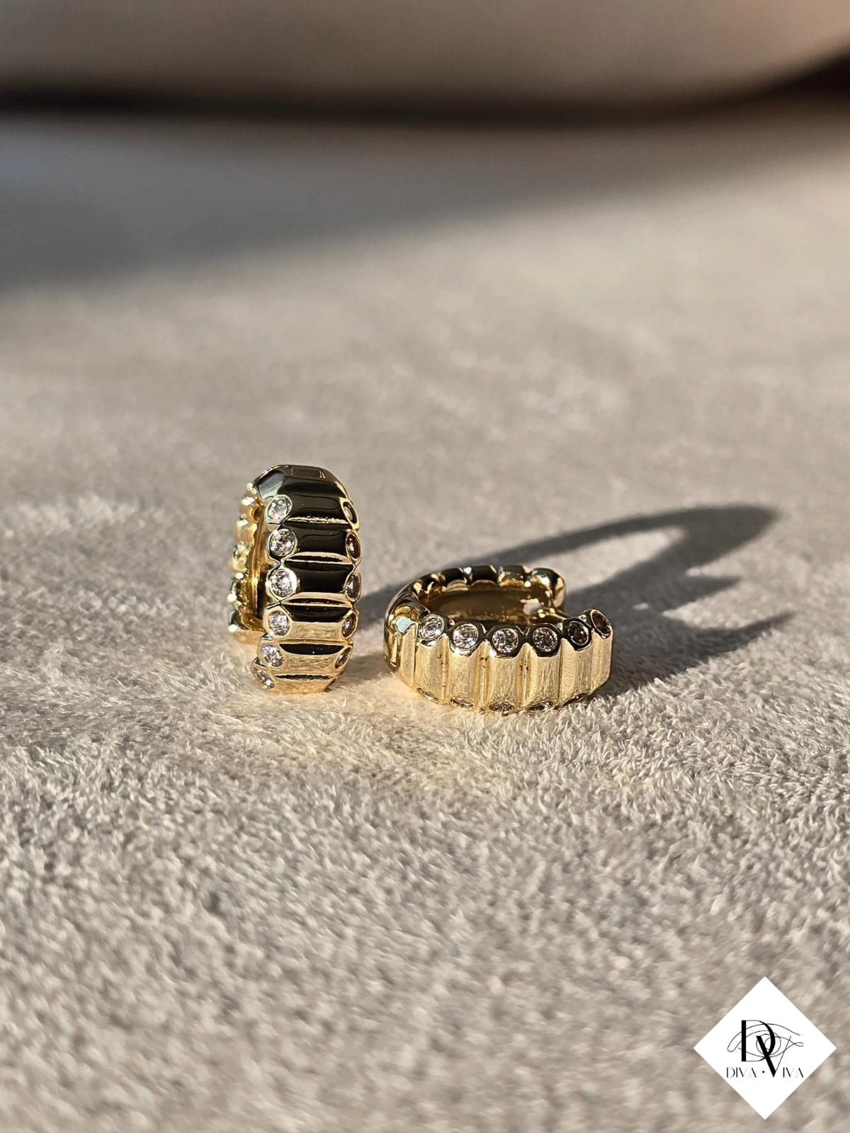 Glow Earrings – Gold Kaplama Zirkon Detaylı Küpe (KOD-303)