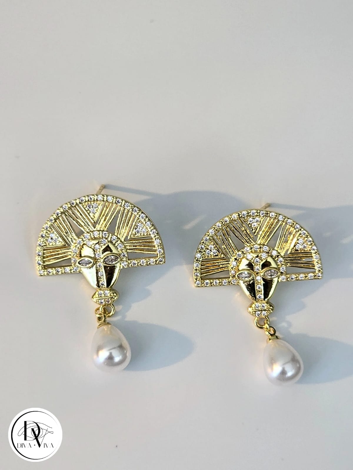 Glow Earrings – Gold Kaplama İnci Detaylı Küpe (KOD-319)