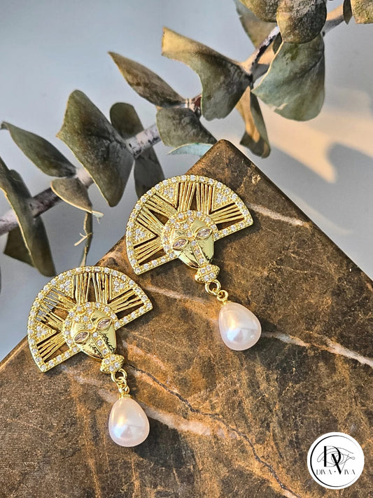 Glow Earrings – Gold Kaplama İnci Detaylı Küpe (KOD-319)