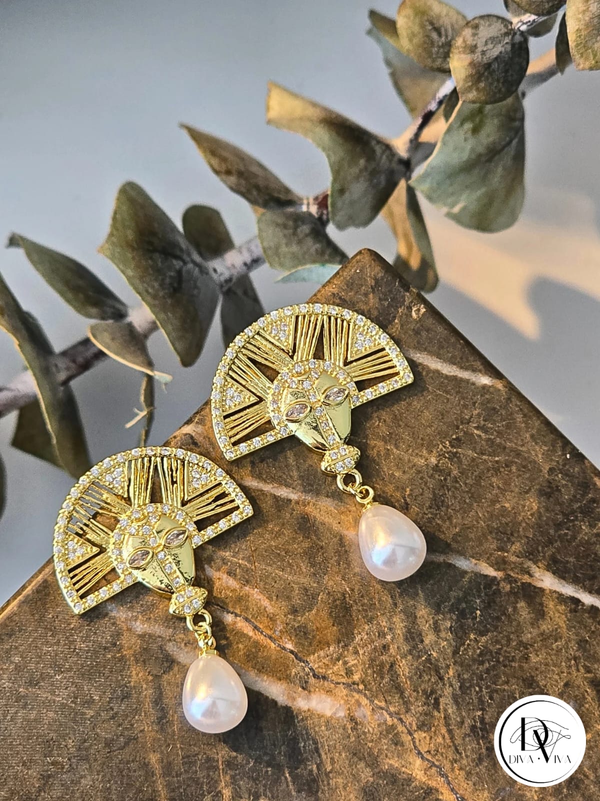 Glow Earrings – Gold Kaplama İnci Detaylı Küpe (KOD-319)