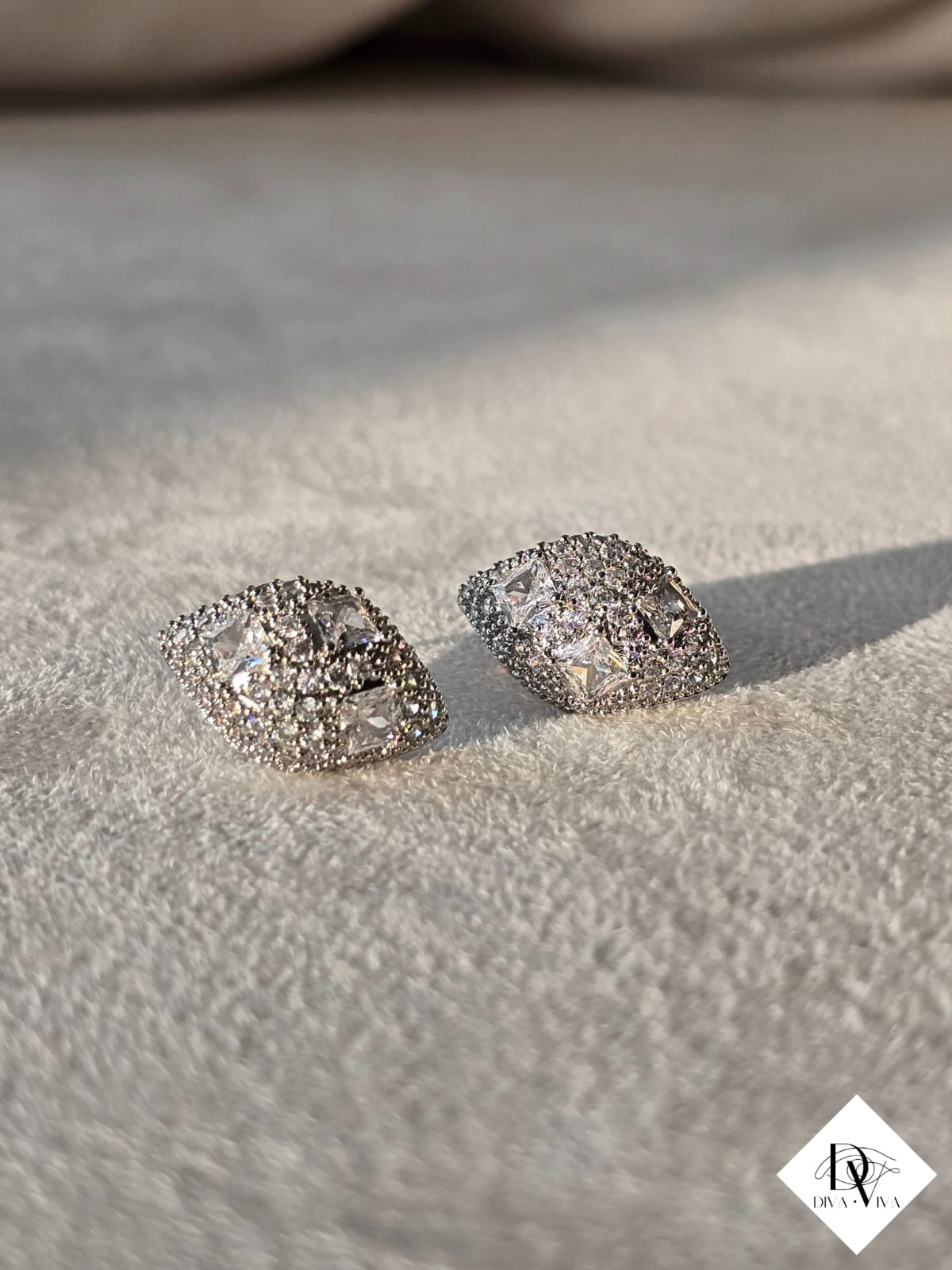 Glow Earrings – Zirkon Küpe (KOD-305)