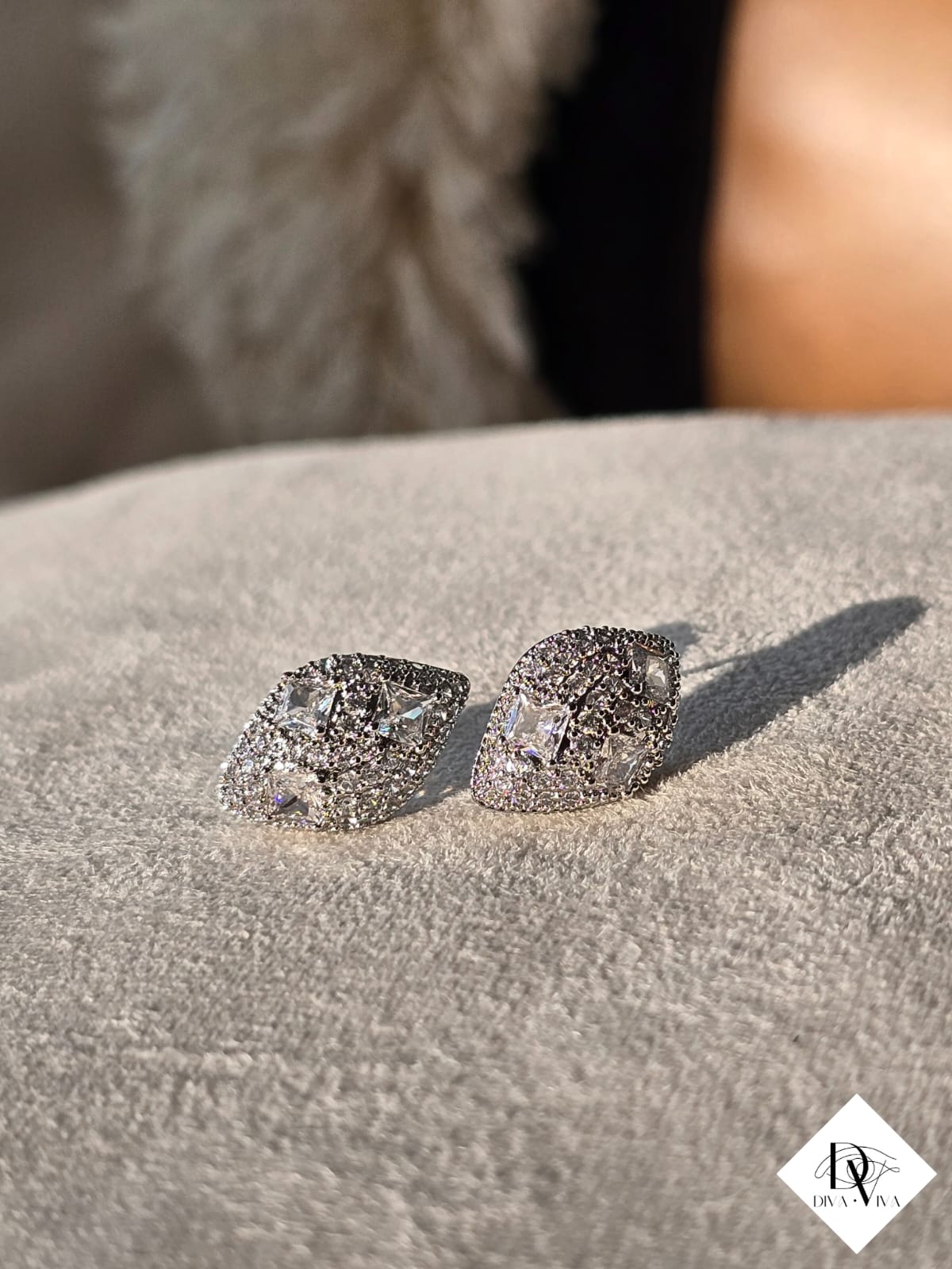 Glow Earrings – Zirkon Küpe (KOD-305)