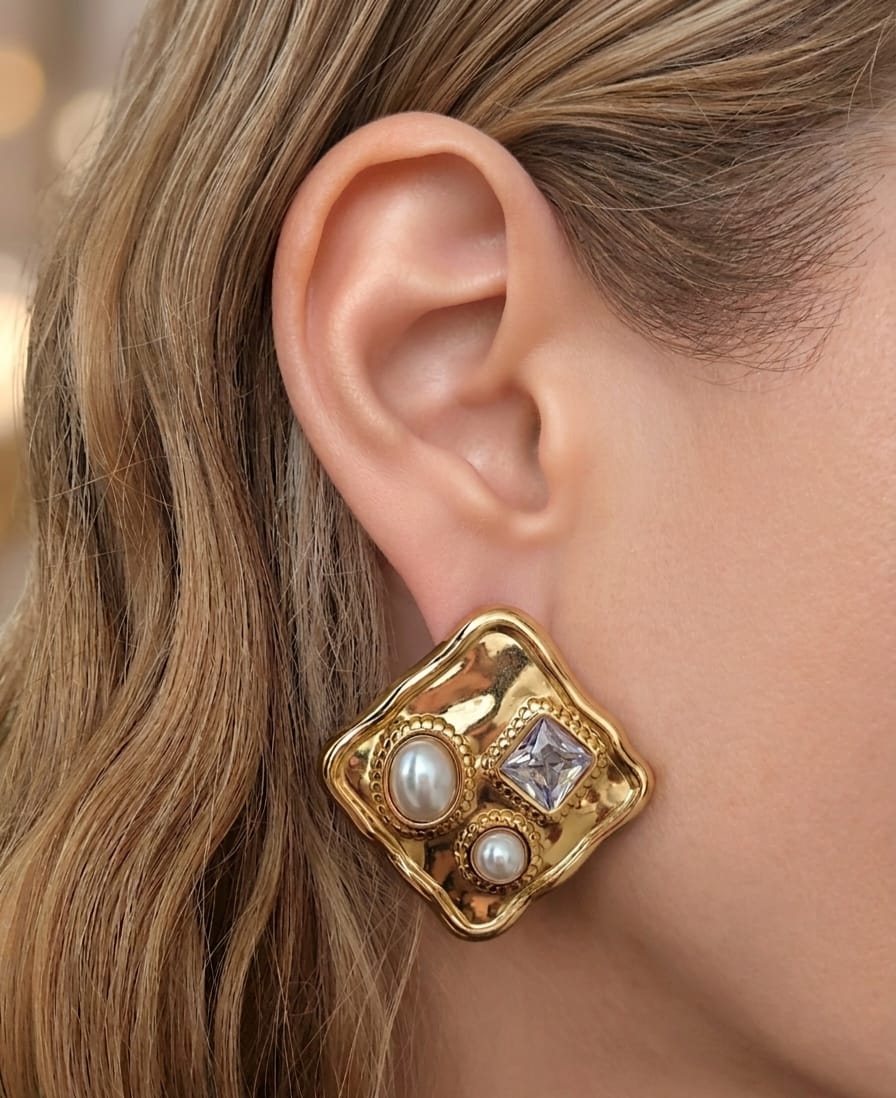 Square Heritage – İnci ve Kristal Detaylı Vintage Çelik Küpe (KOD-463)