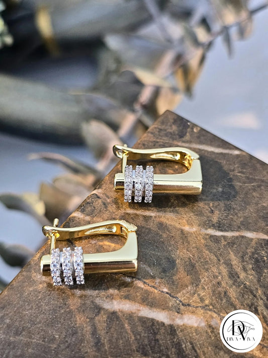 Glow Earrings – Gold Kaplama Zirkon Detaylı Küpe (KOD-307)