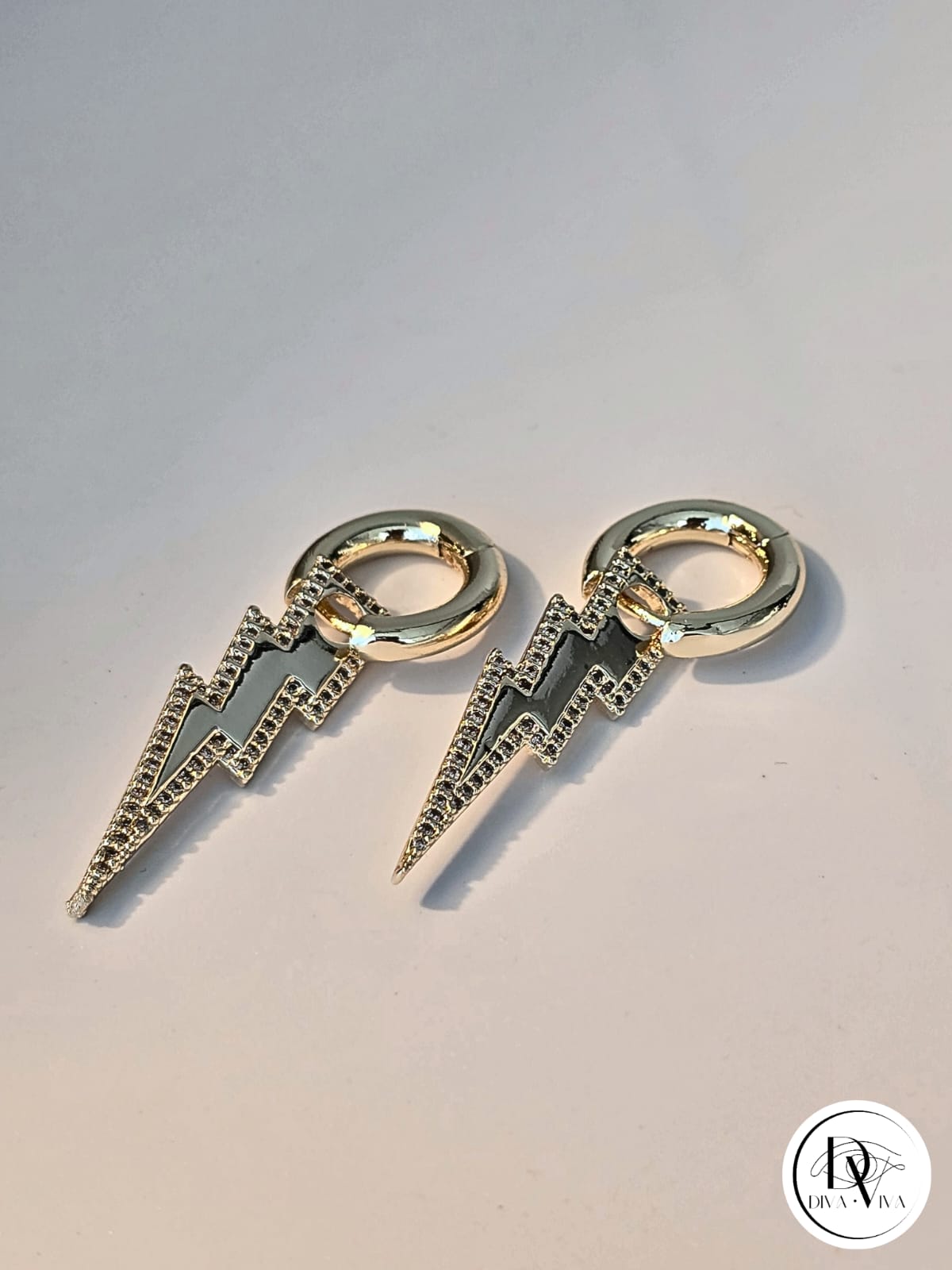 Glow Earrings – Gold Kaplama Taş Detaylı Küpe (KOD-360)