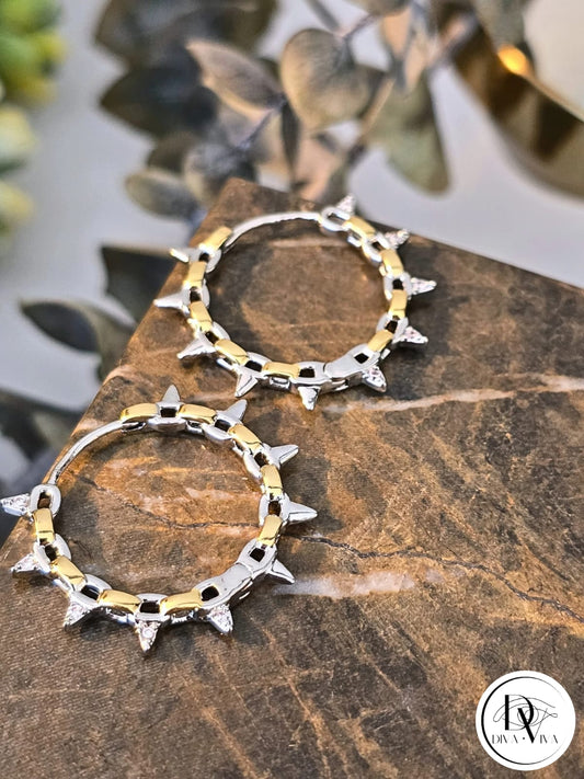 Glow Earrings – Silver Kaplama Taş Detaylı Halka Küpe (KOD-326)