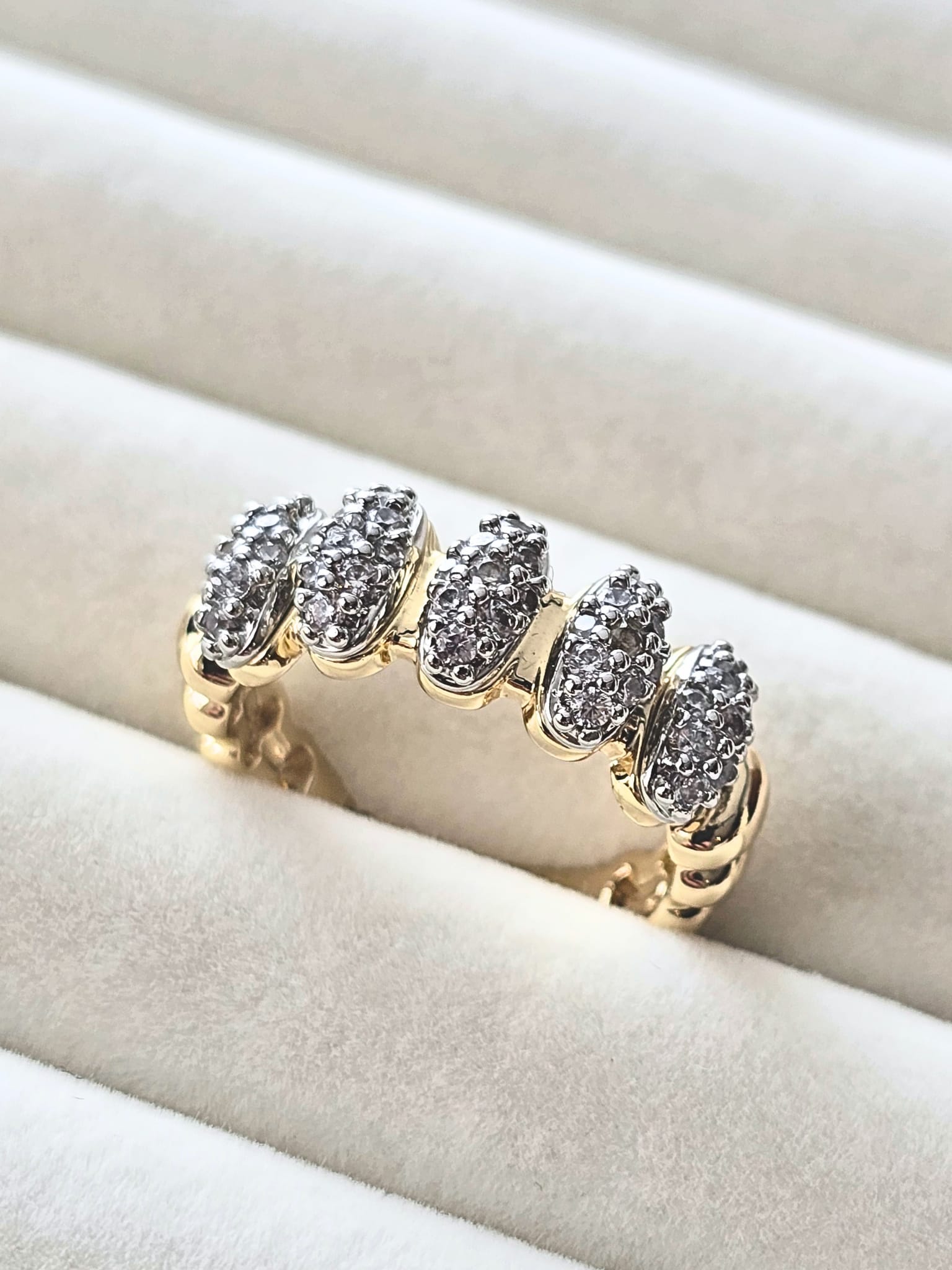 Eternal Glow Beş Taşlı Tasarım Yüzük (KOD-431)