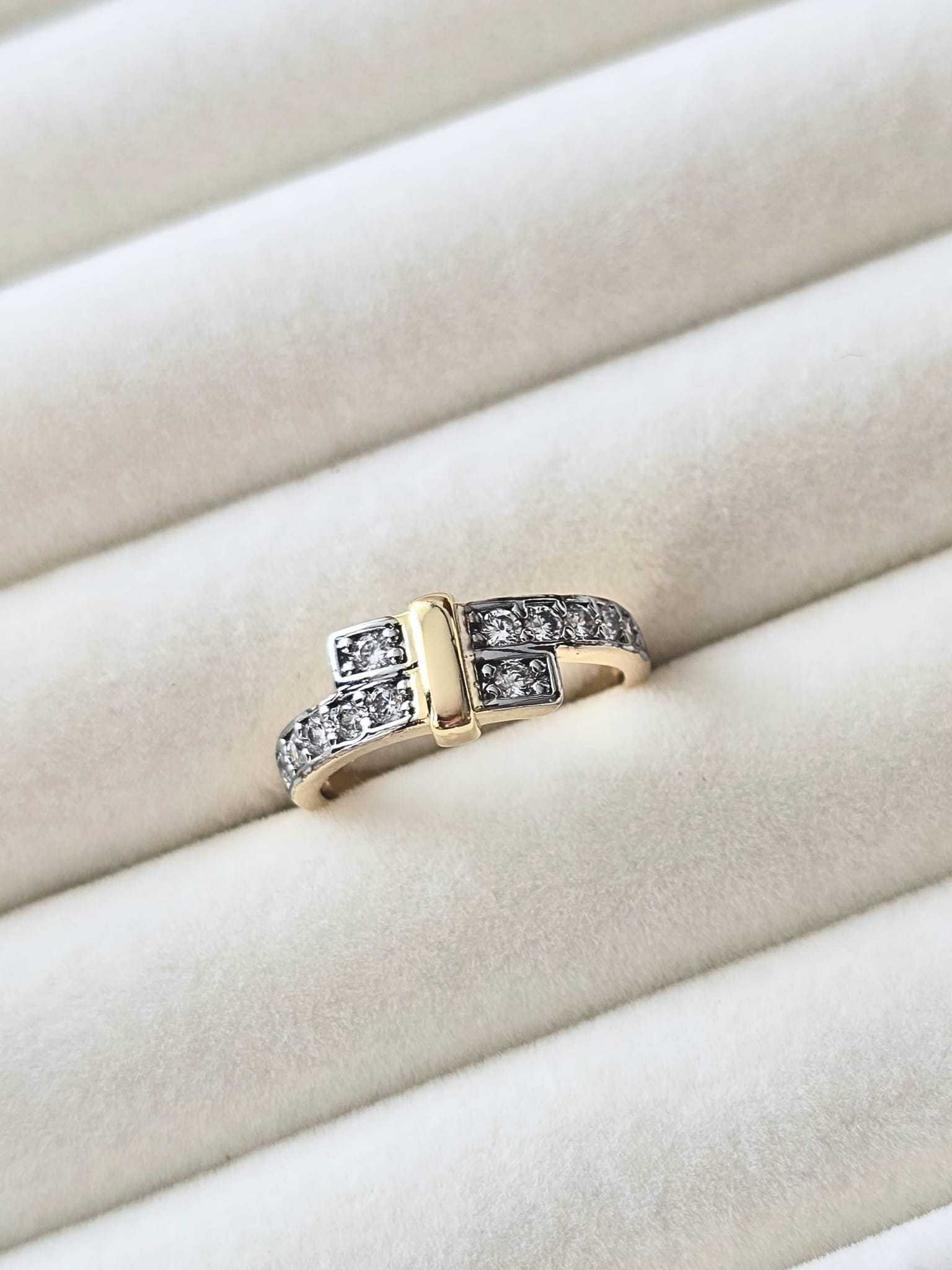 Parallel Path Zirkon Yüzük (KOD-438)