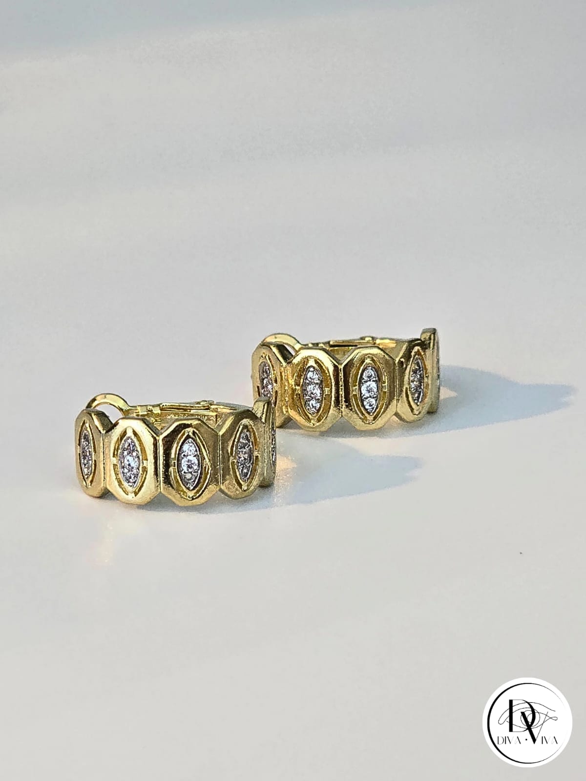 Glow Earrings – Gold Kaplama Zirkon Detaylı Küpe (KOD-317)