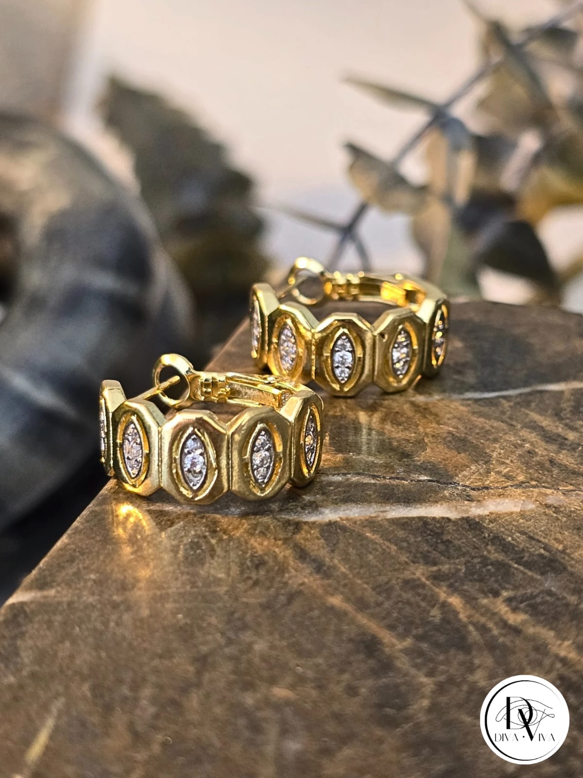 Glow Earrings – Gold Kaplama Zirkon Detaylı Küpe (KOD-317)
