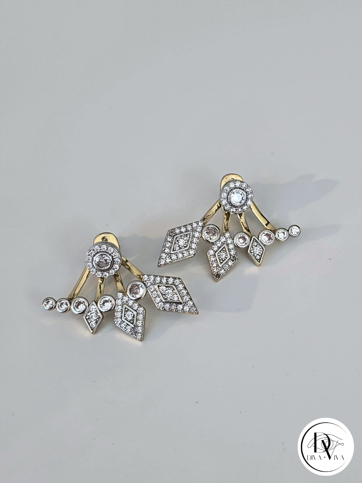 Glow Earrings – Gold Kaplama Taş Detaylı Küpe (KOD-356)