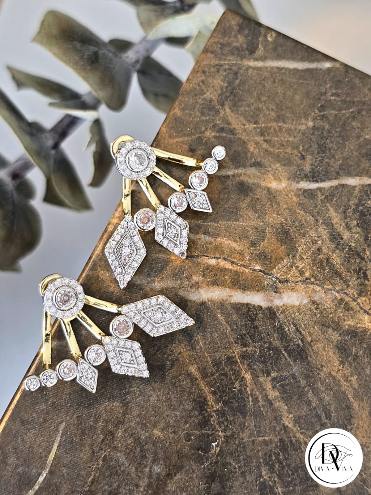 Glow Earrings – Gold Kaplama Taş Detaylı Küpe (KOD-356)