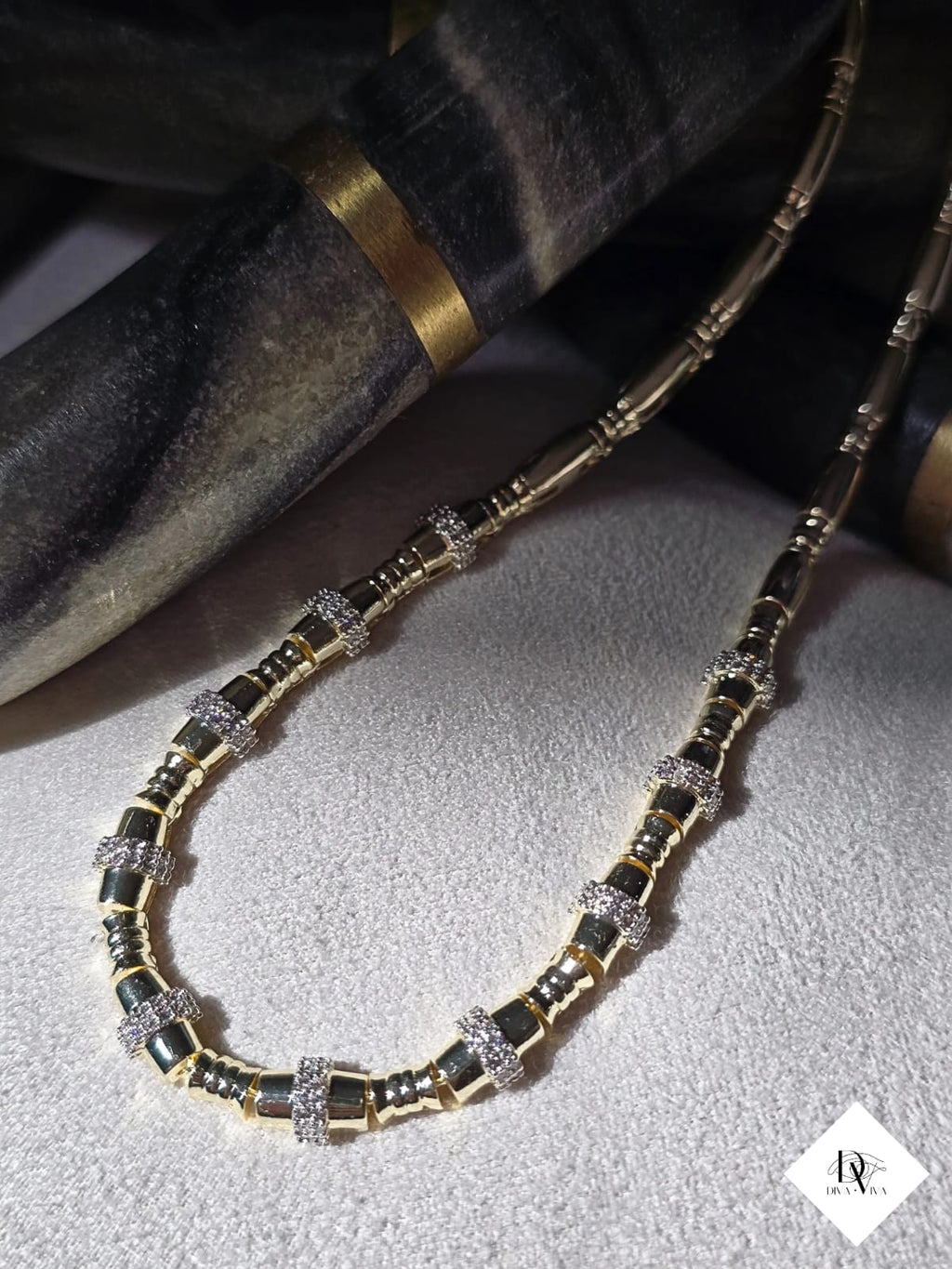 Elara - Silindir Zirkon Detaylı Kolye (KOD-300)