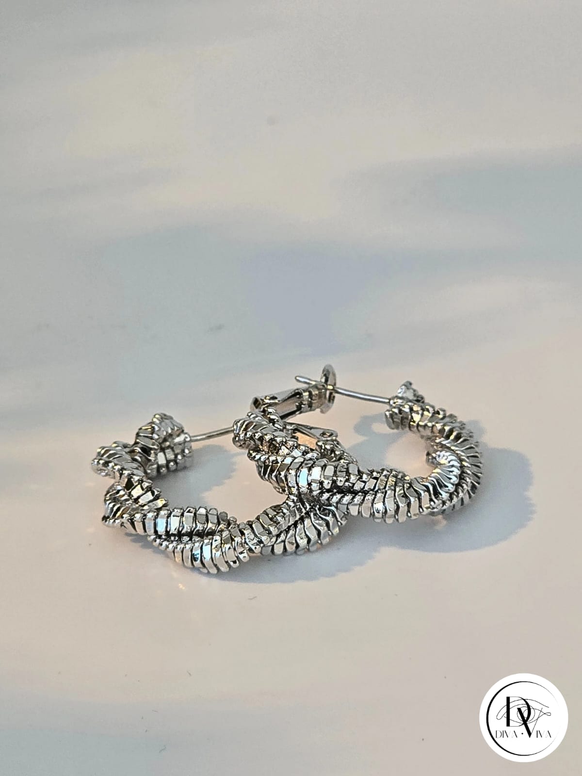 Glow Earrings – Işıltılı Burgu Küpe (KOD-363)