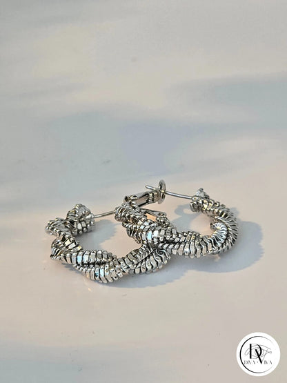 Glow Earrings – Işıltılı Burgu Küpe (KOD-363)