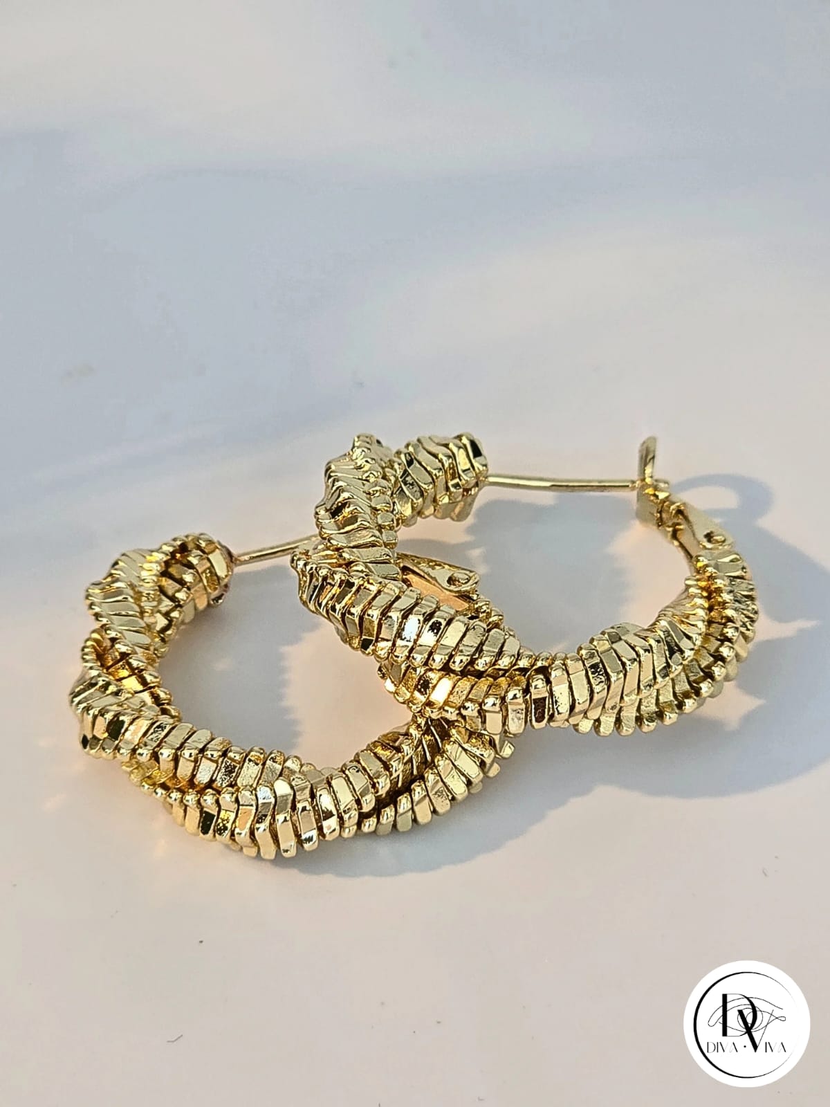 Glow Earrings – Işıltılı Burgu Küpe (KOD-363)