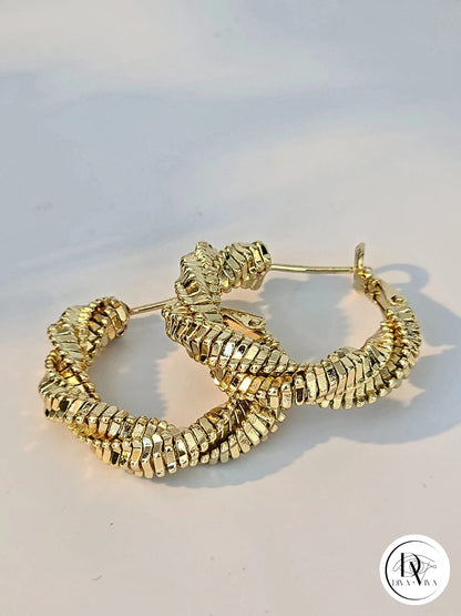 Glow Earrings – Işıltılı Burgu Küpe (KOD-363)