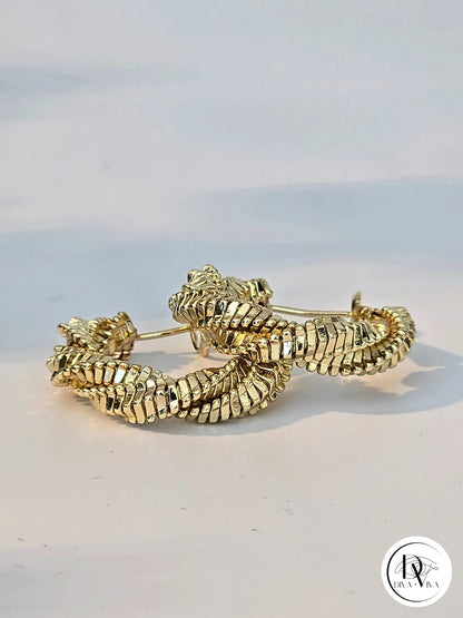 Glow Earrings – Işıltılı Burgu Küpe (KOD-363)