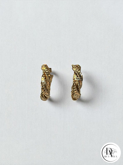 Glow Earrings – Işıltılı Burgu Küpe (KOD-363)