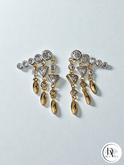 Glow Earrings – Gold Kaplama Taş Detaylı Küpe (KOD-355)
