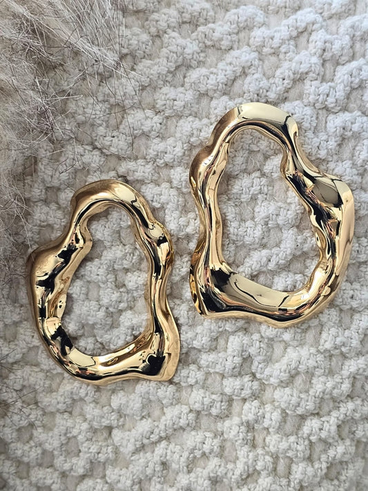 Wave Bold – Büyük Dalgalı Form Küpe (KOD-397)