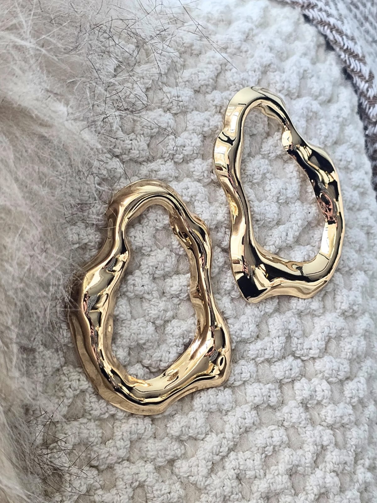 Wave Bold – Büyük Dalgalı Form Küpe (KOD-397)