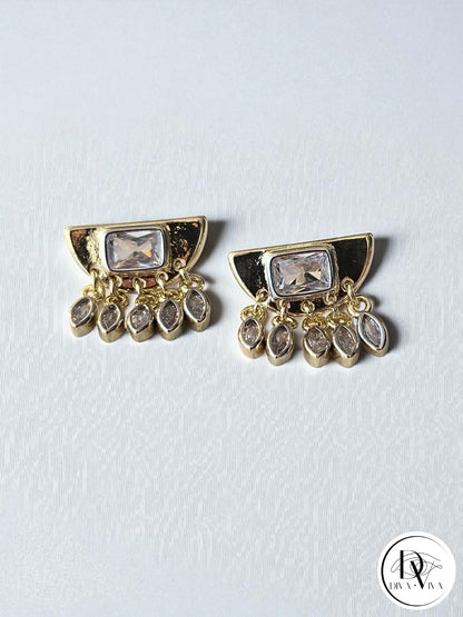 Glow Earrings – Gold Kaplama Mini Sallantılı Taş Detaylı Küpe (KOD-321)