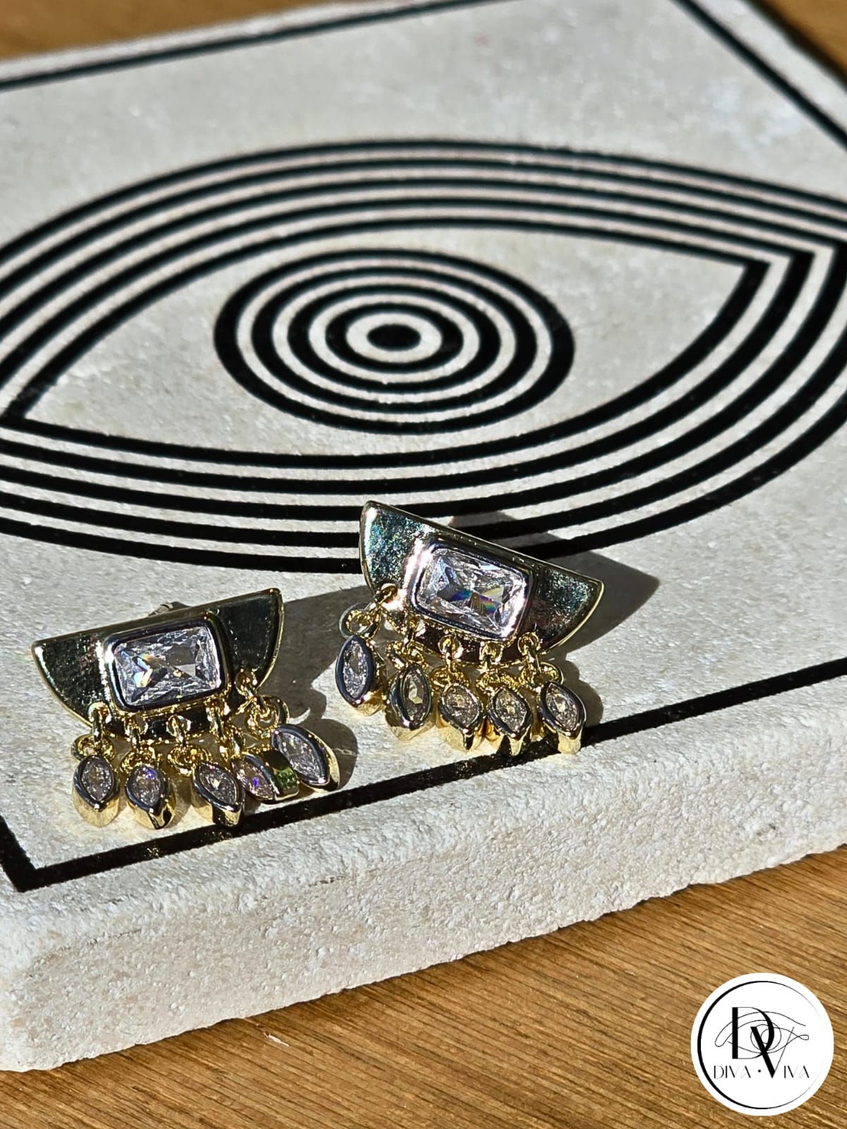 Glow Earrings – Gold Kaplama Mini Sallantılı Taş Detaylı Küpe (KOD-321)